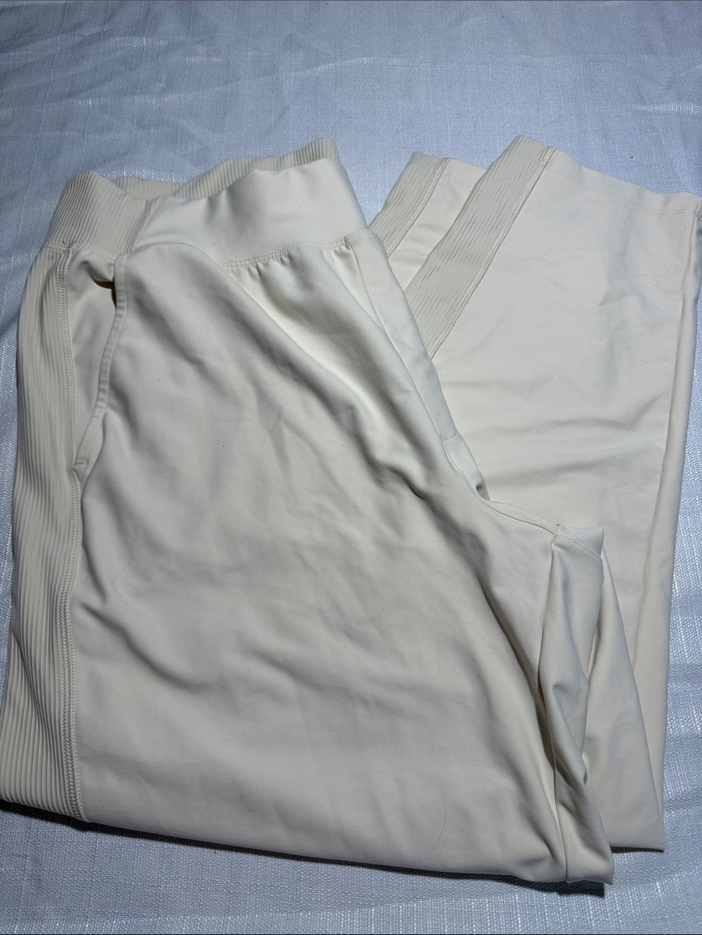 Old Navy Women's Cream Powersoft Go Dry Athletic Pants
